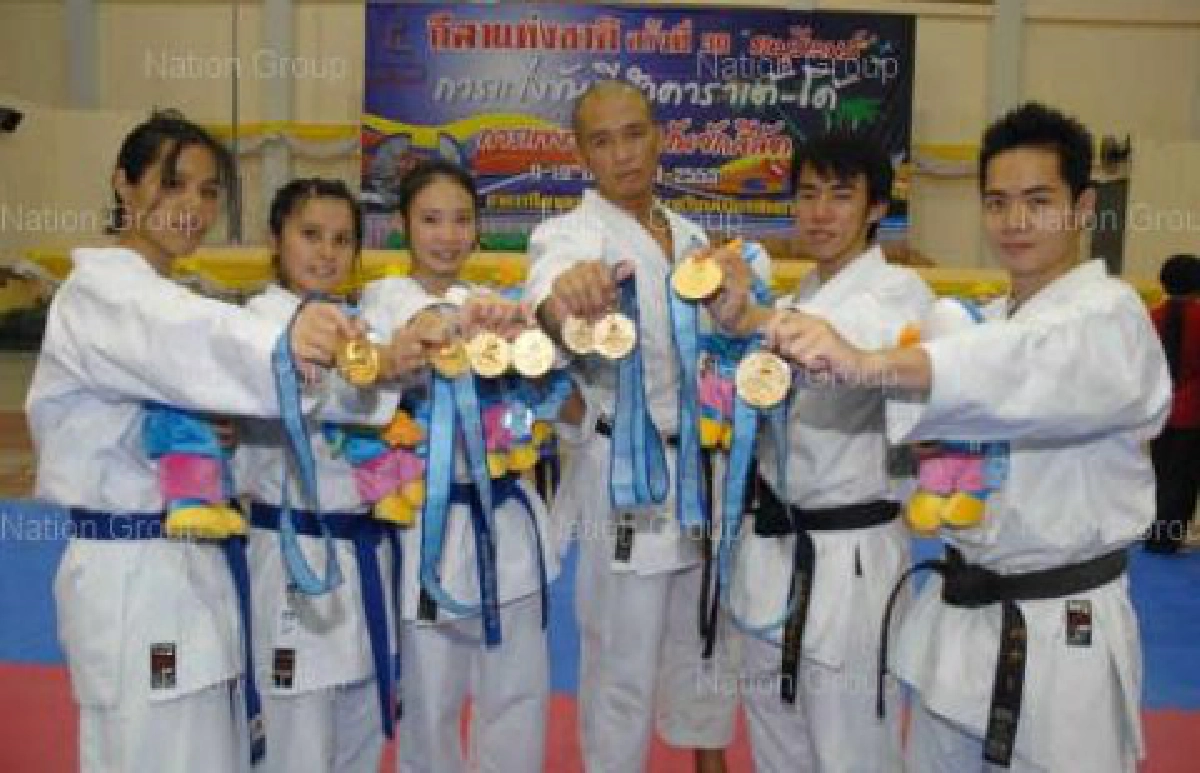 ตรังประเดิมซิว4ทอง
"น้องปุ้ย"แชมป์สมัย5
กีฬาแห่งชาติครั้งที่39 ตรังประเดิมซิว4ทอง
"น้องปุ้ย"แชมป์สมัย5
กีฬาแห่งชาติครั้งที่39