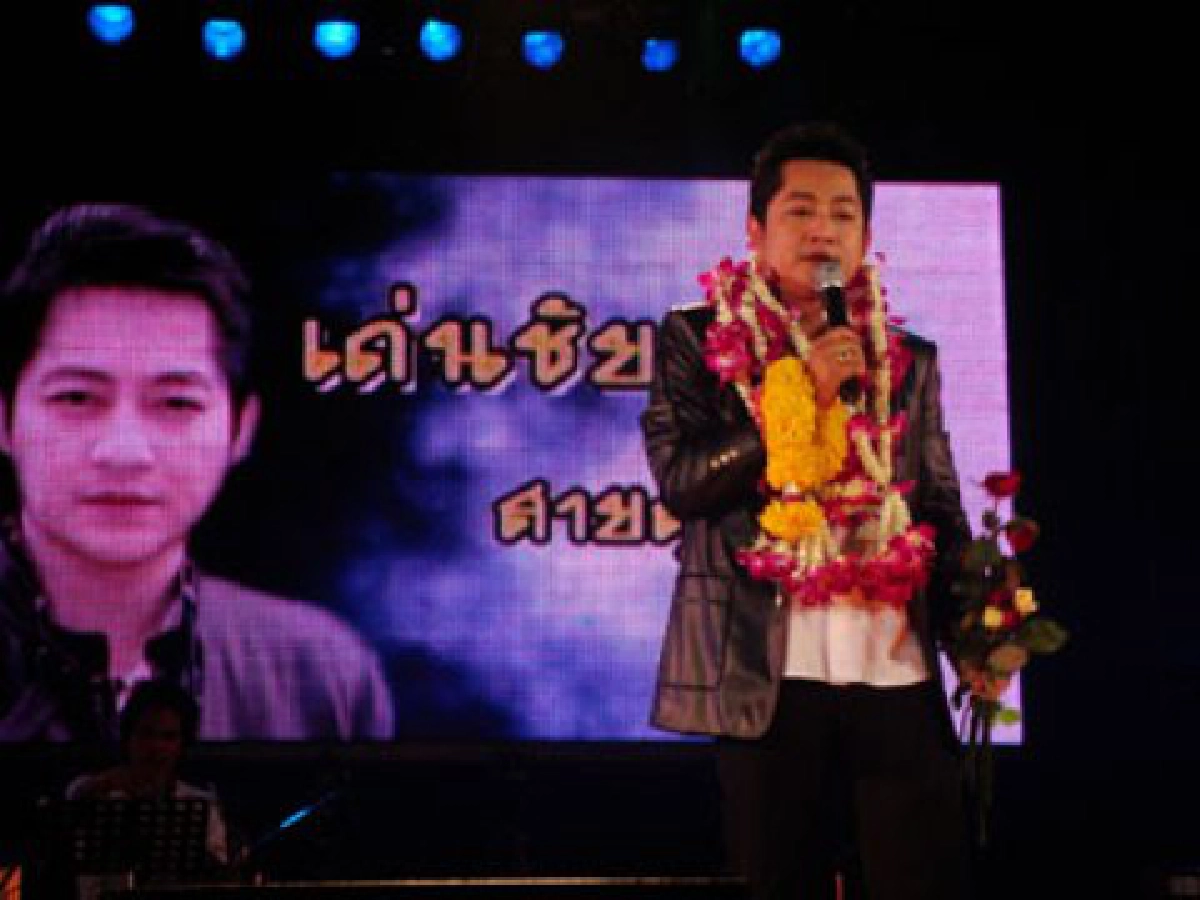 แซดทะลุทุ่ง (ศุกร์ที่ 10 ธ.ค.53) แซดทะลุทุ่ง (ศุกร์ที่ 10 ธ.ค.53)