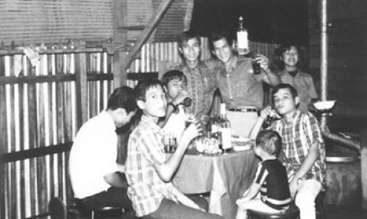 แม่ผ่องกลั่นชีวิตลงหนังสือ
กว่าจะเป็น ผ่องศรี วรนุช
แม่ผ่องกลั่นชีวิตลงหนังสือ
กว่าจะเป็น ผ่องศรี วรนุช