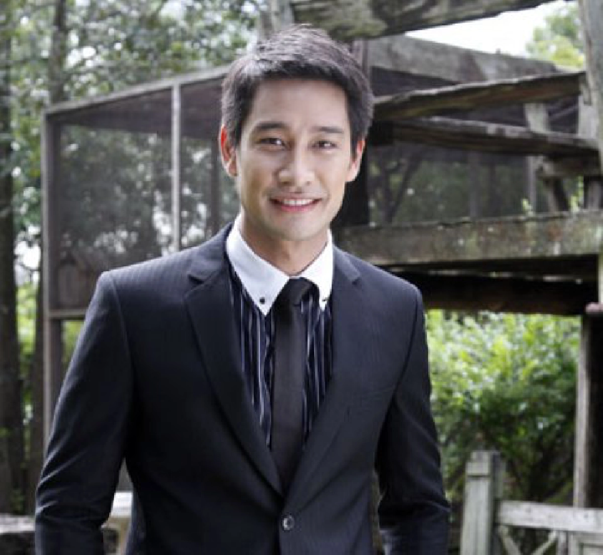 เม้าท์นอกจอ (พฤหัสบดีที่ 16 ธันวาคม 2553)
เม้าท์นอกจอ (พฤหัสบดีที่ 16 ธันวาคม 2553)