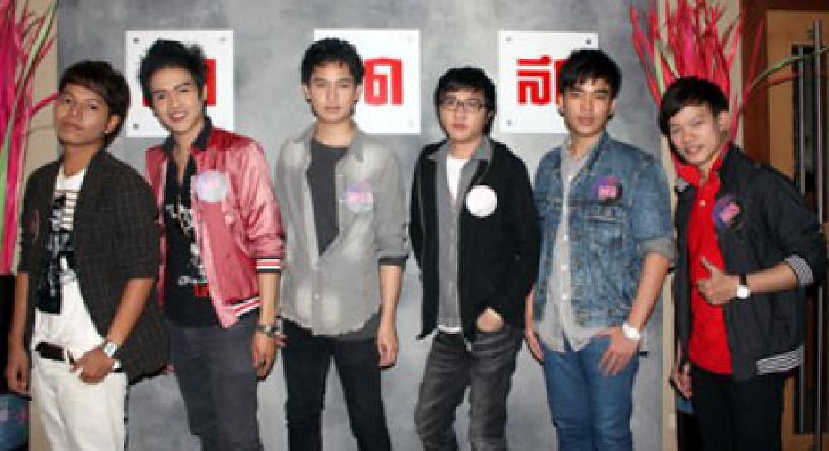 มาเยี่ยมมาเยือน - 13 ผู้ท้าชิง "ไมค์ ไอดอล" ซีซั่น 2
"พลอย" นำทีมน้องใหม่เดินสาย
มาเยี่ยมมาเยือน - 13 ผู้ท้าชิง "ไมค์ ไอดอล" ซีซั่น 2
"พลอย" นำทีมน้องใหม่เดินสาย