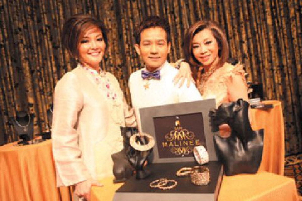 เครื่องประดับสไตล์"คุณหญิงหมัด"ม.ล.มาลินี จักรพันธุ์ เครื่องประดับสไตล์"คุณหญิงหมัด"ม.ล.มาลินี จักรพันธุ์