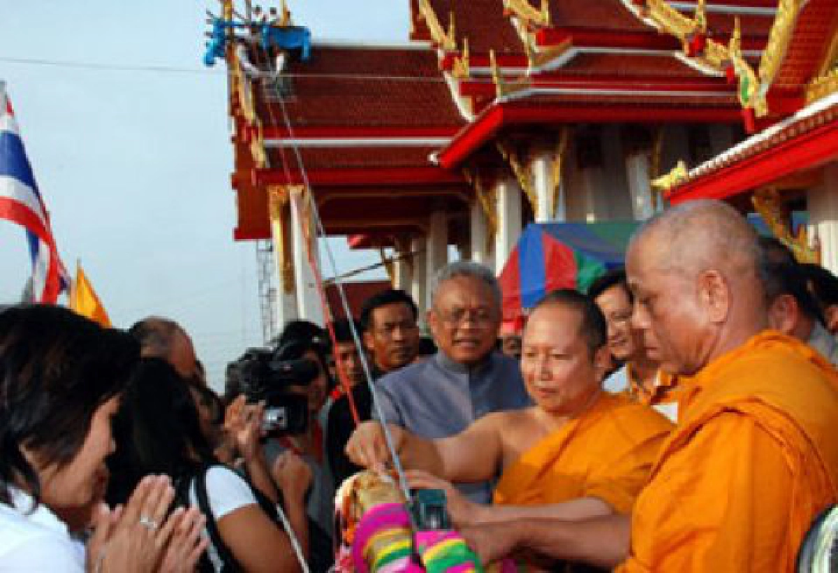 สลักหลินปิงติดโบสถ์หลวงพ่อปัญญา