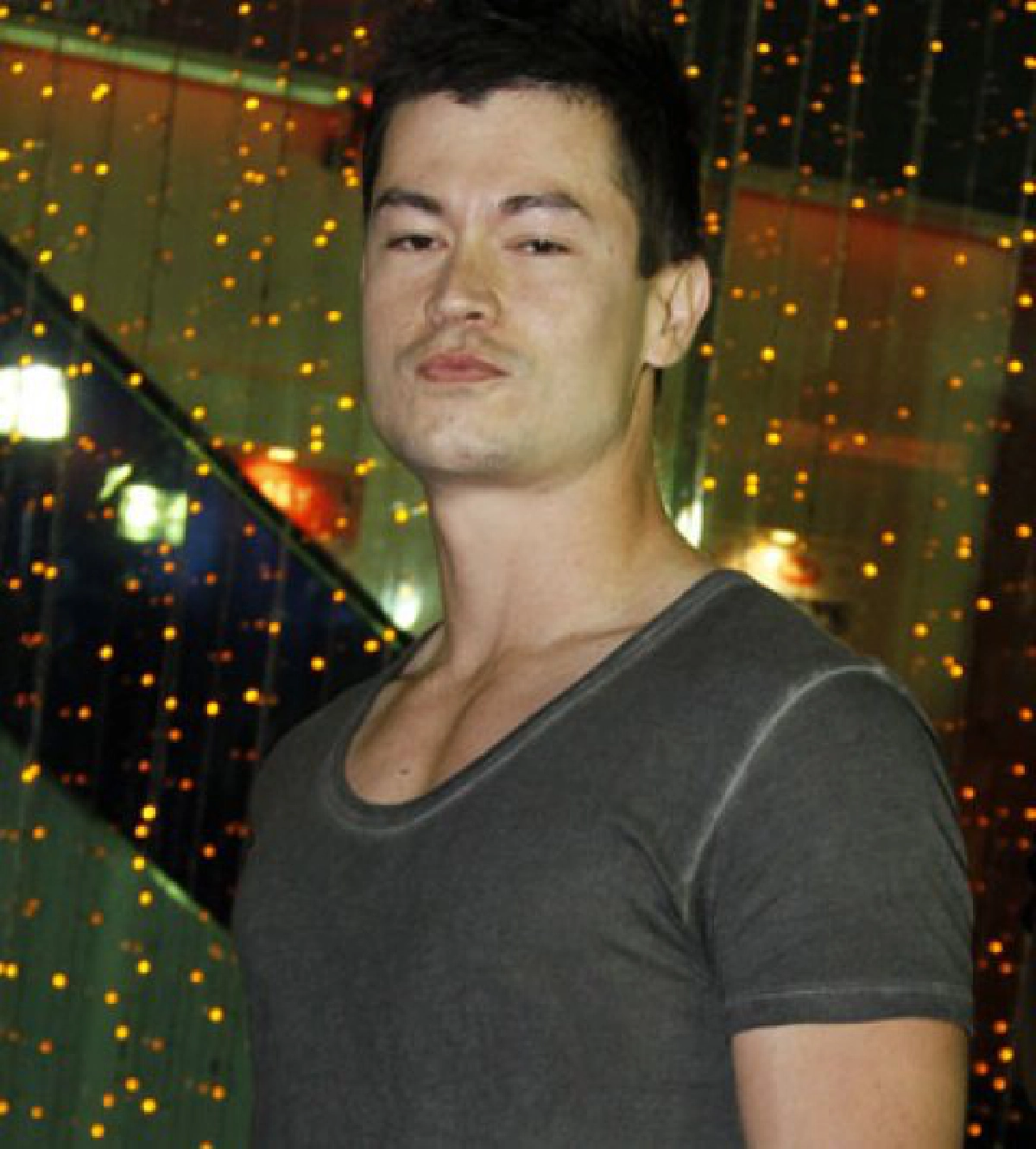 อกสามศอกขนาดนี้  ไหงมีคนใส่ไคล้กิ๊ก 'นาธาน' ได้ ว่ามะ ชิ !!!