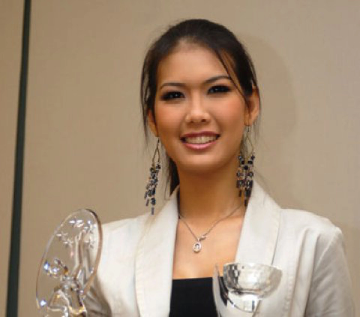 เม้าท์นอกจอ (พุธที่ 22 ธันวาคม 2553)
เม้าท์นอกจอ (พุธที่ 22 ธันวาคม 2553)