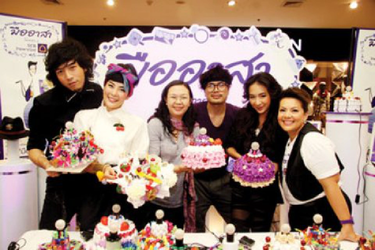 เสิร์ฟข่าว เม้าท์แตก (พฤหัสบดีที่ 23 ธ.ค.53)
เสิร์ฟข่าว เม้าท์แตก (พฤหัสบดีที่ 23 ธ.ค.53)