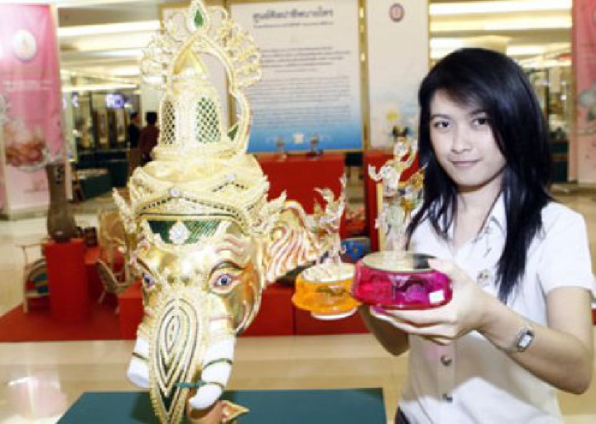 นานางานศิลป์ฝีมือคนไทย
นานางานศิลป์ฝีมือคนไทย