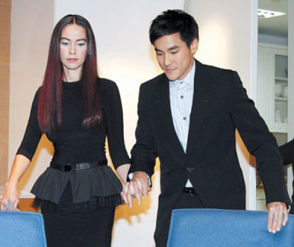 ปล่อยมือดีกว่า ซุป'เบอร์รี่ เดี๋ยวมีคนหาว่าผมเกาะเป็น ปลิงปากหวาน อี๊ก!