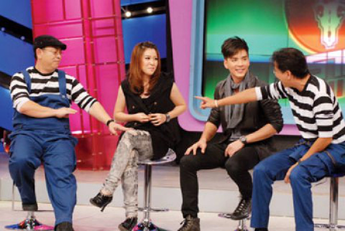 เสิร์ฟข่าวเม้าท์แตก (ศุกร์ที่ 24 ธ.ค.53)
เสิร์ฟข่าวเม้าท์แตก (ศุกร์ที่ 24 ธ.ค.53)