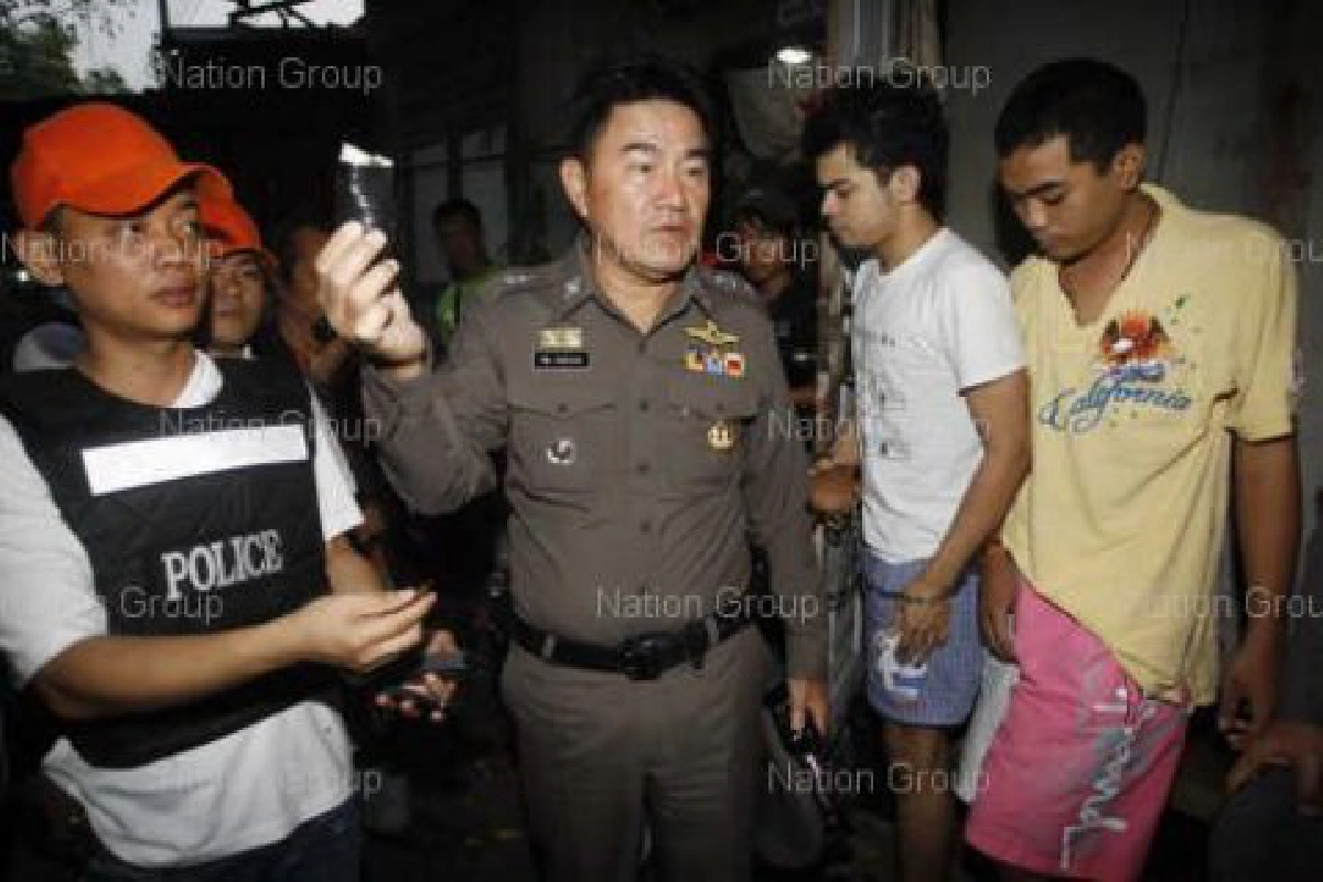 "แต้ม"นำกำลังลุยค้นยาเสพติดชุมชนย่านเพชรบุรี "แต้ม"นำกำลังลุยค้นยาเสพติดชุมชนย่านเพชรบุรี