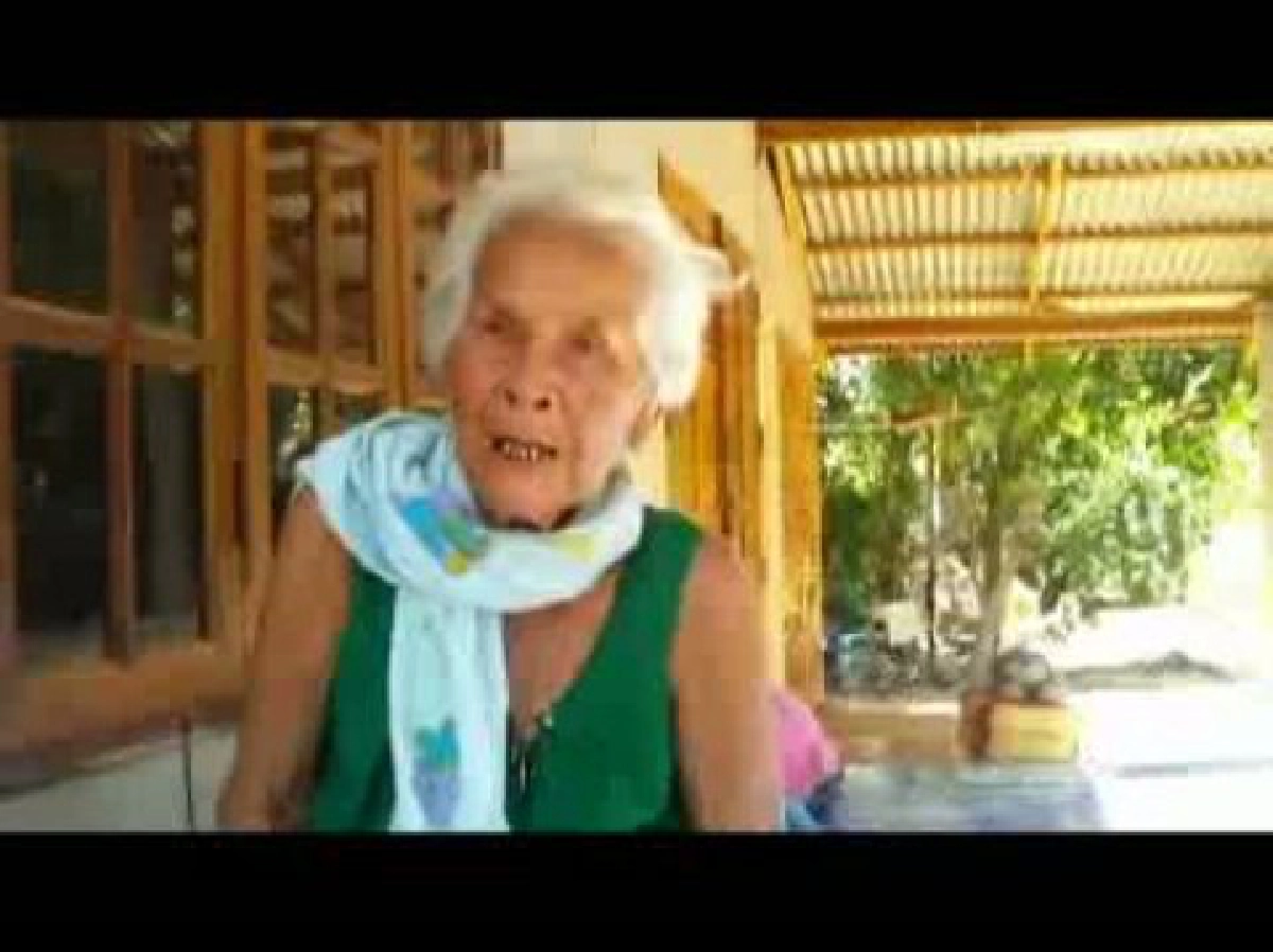 ยายไฮ ขันจันทาอวยพรปีใหม่อภิสิทธิ์