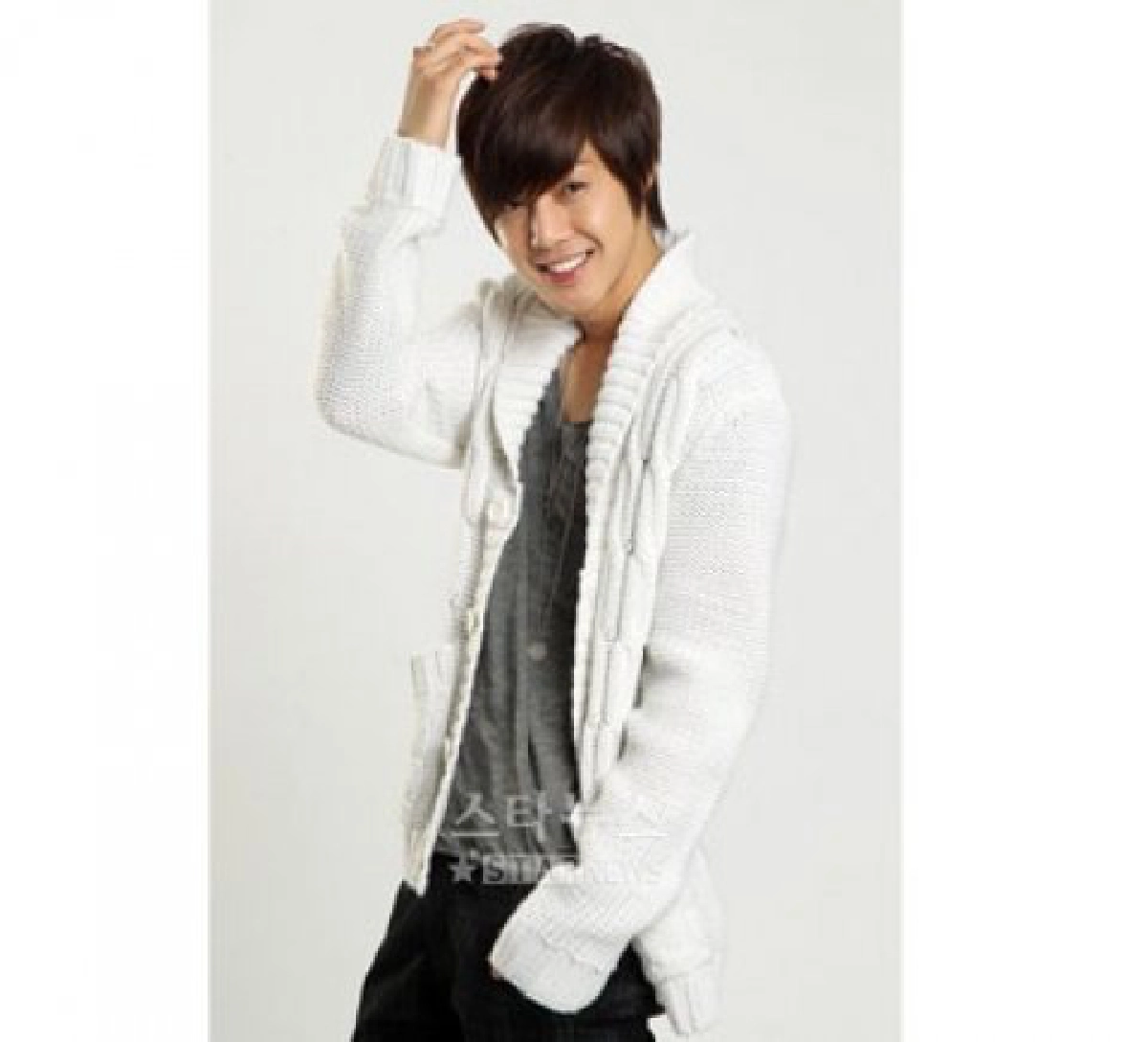 คิม ฮยอนจุง
ในสังกัดใหม่...ไร้เงาเพื่อนร่วมวง
คิม ฮยอนจุง
ในสังกัดใหม่...ไร้เงาเพื่อนร่วมวง