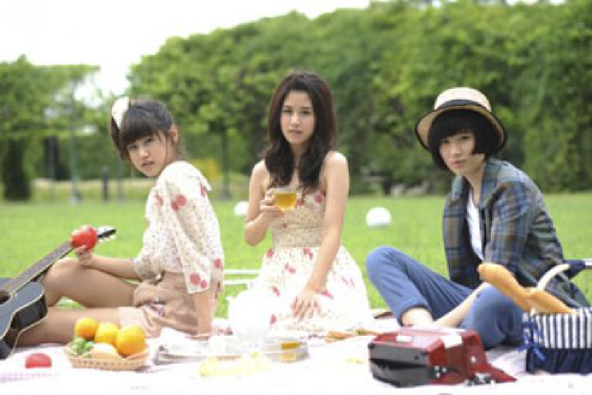 "เพลงฮิต-หน้าใหม่ฮอต"
ส่งท้ายปีเสือระอุ
"เพลงฮิต-หน้าใหม่ฮอต"
ส่งท้ายปีเสือระอุ
