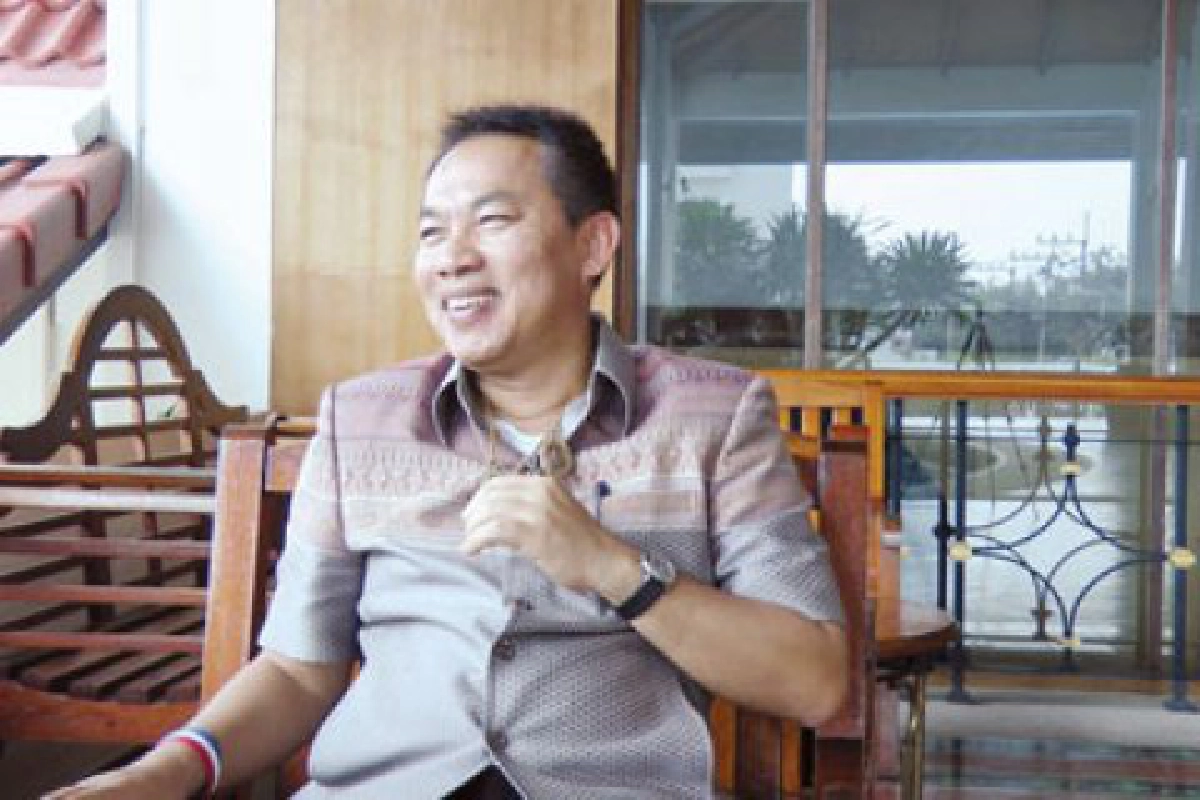ภาณุ อุทัยรัตน์
แขวนพระหลวงพ่อดำเป็นเกราะป้องกันชีวิต
ภาณุ อุทัยรัตน์
แขวนพระหลวงพ่อดำเป็นเกราะป้องกันชีวิต