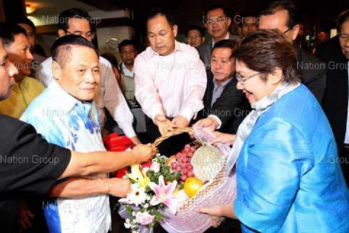 'เสธ.หนั่น'นำชทพ.อวยพรปีใหม่'เติ้ง'    