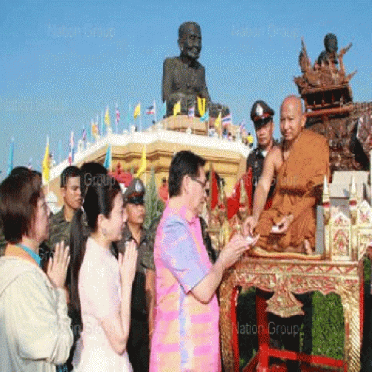 มาร์คอวยพรขอให้คนไทยพ้นภัยพิบัติ มาร์คอวยพรขอให้คนไทยพ้นภัยพิบัติ