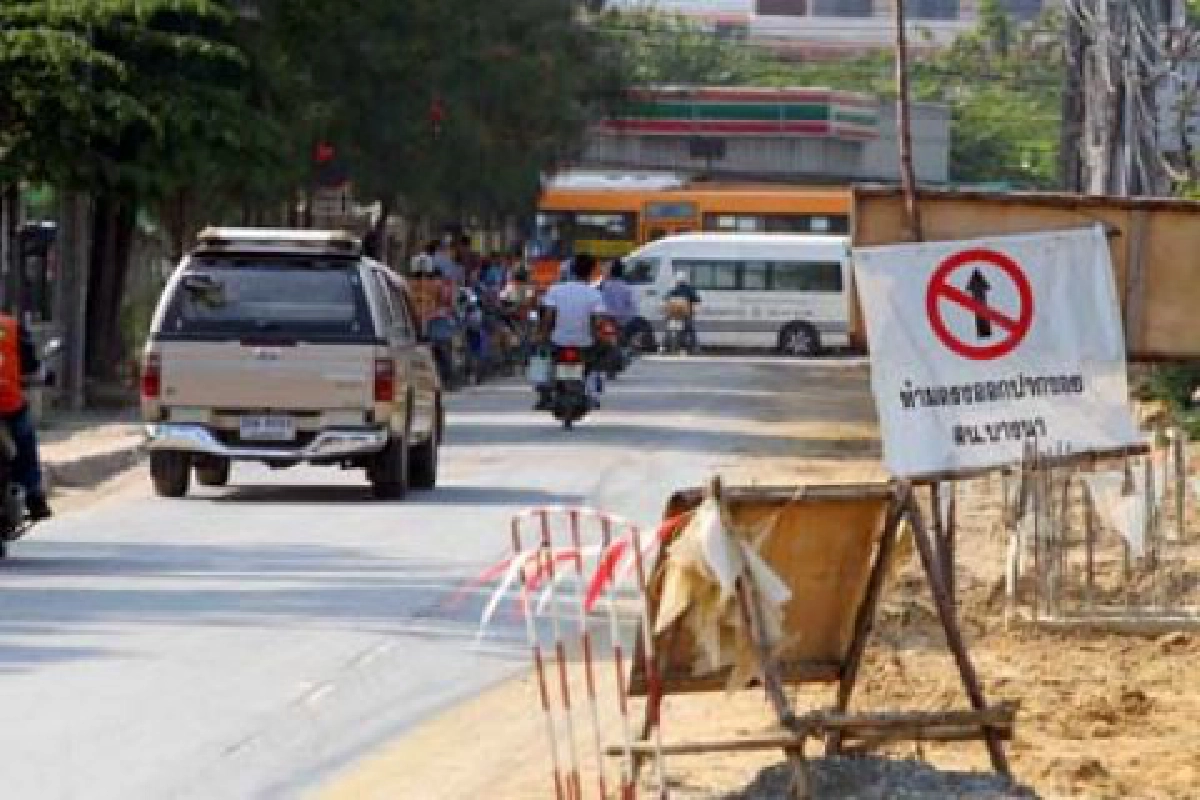 วางท่อเกะกะถนน