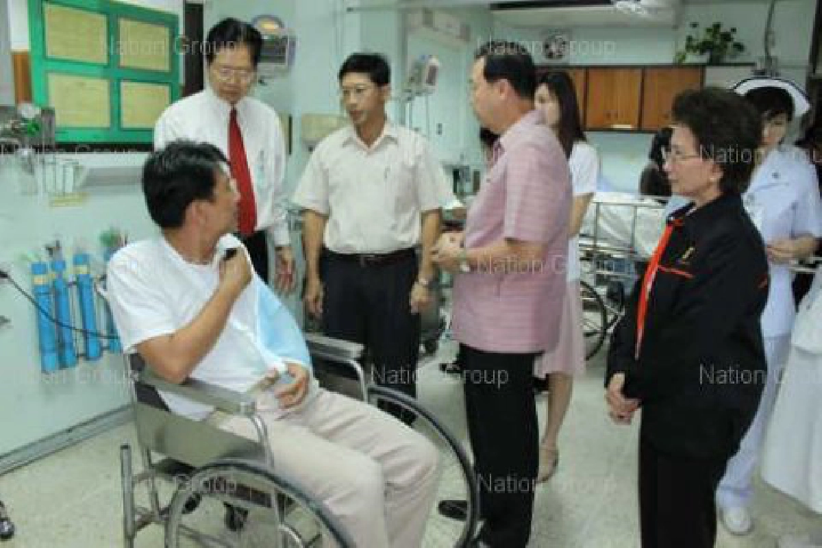 ฮ.เครื่องดับลงฉุกเฉินท้องนาแปดริ้ว ฮ.เครื่องดับลงฉุกเฉินท้องนาแปดริ้ว