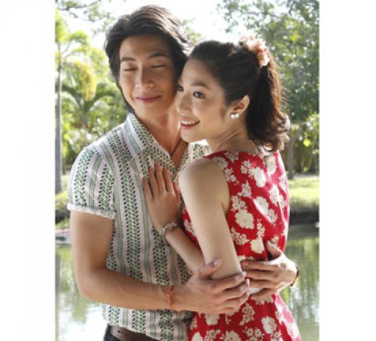แหม...หลับตาพริ้มกอด "สาวเอ้ก" แบบนี้ มันอินเกินไปอ่ะเปล่า  "โตโน่"