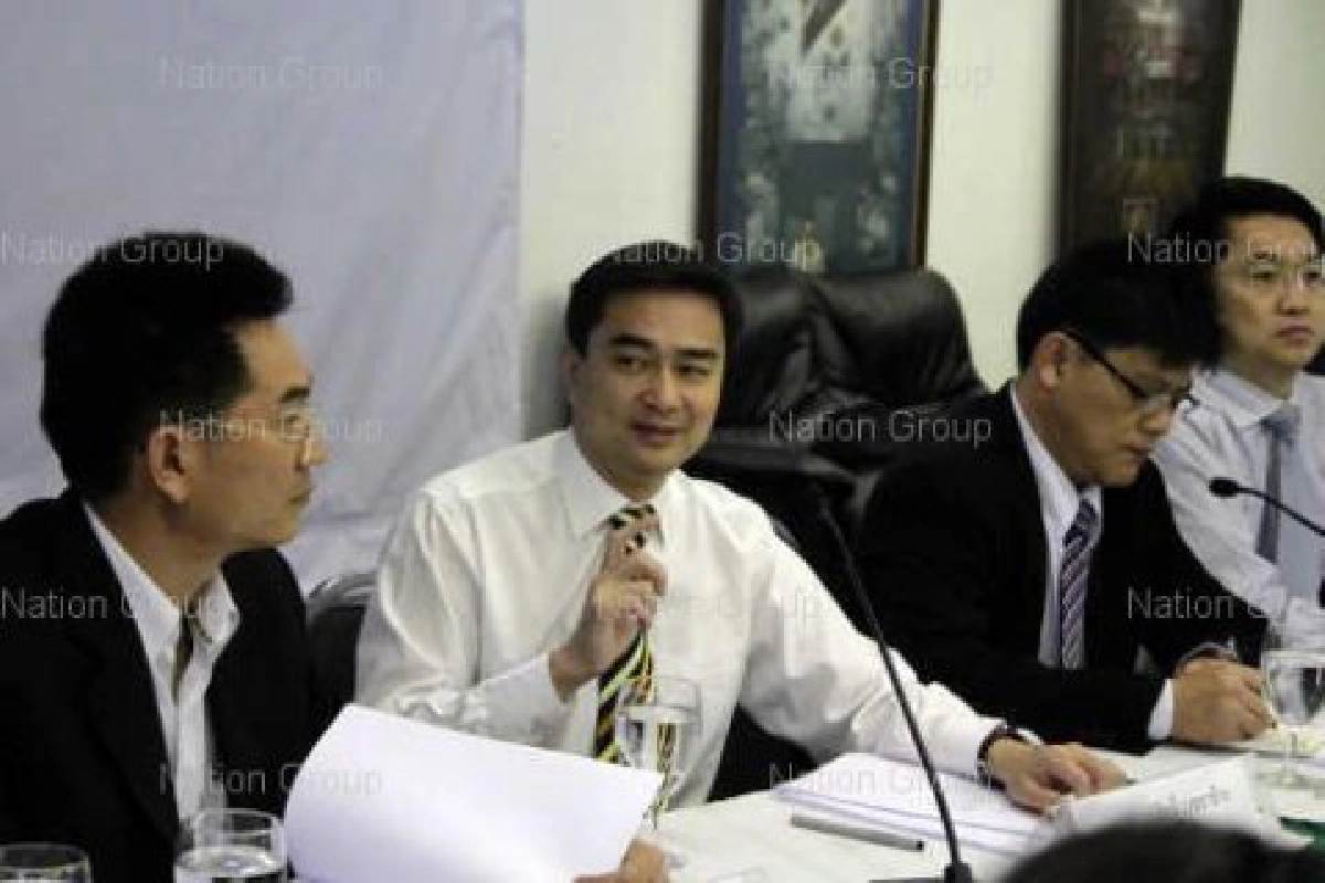 มาร์คพบสื่อแนะกำกับจริยธรรมกันเอง