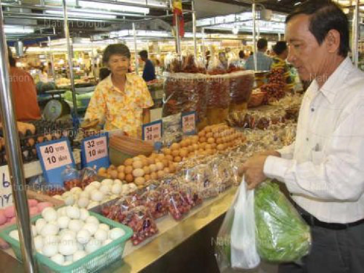 อภิสิทธิ์แจงขายไข่เป็นกิโลแค่บางพื้นที่ อภิสิทธิ์แจงขายไข่เป็นกิโลแค่บางพื้นที่