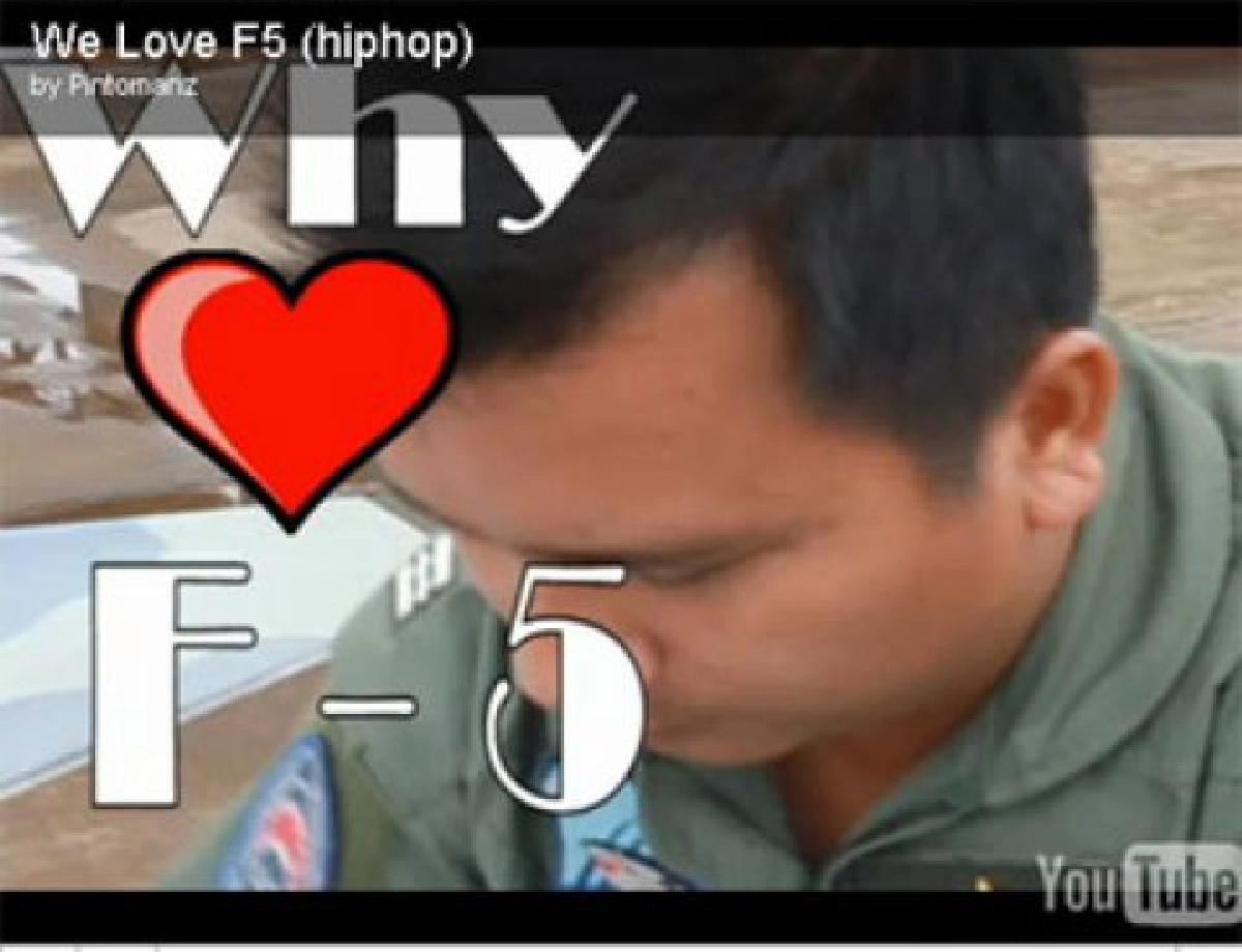ฮากลิ้งคลิปฝูงบินทอ.เลียนโฆษณาดัง