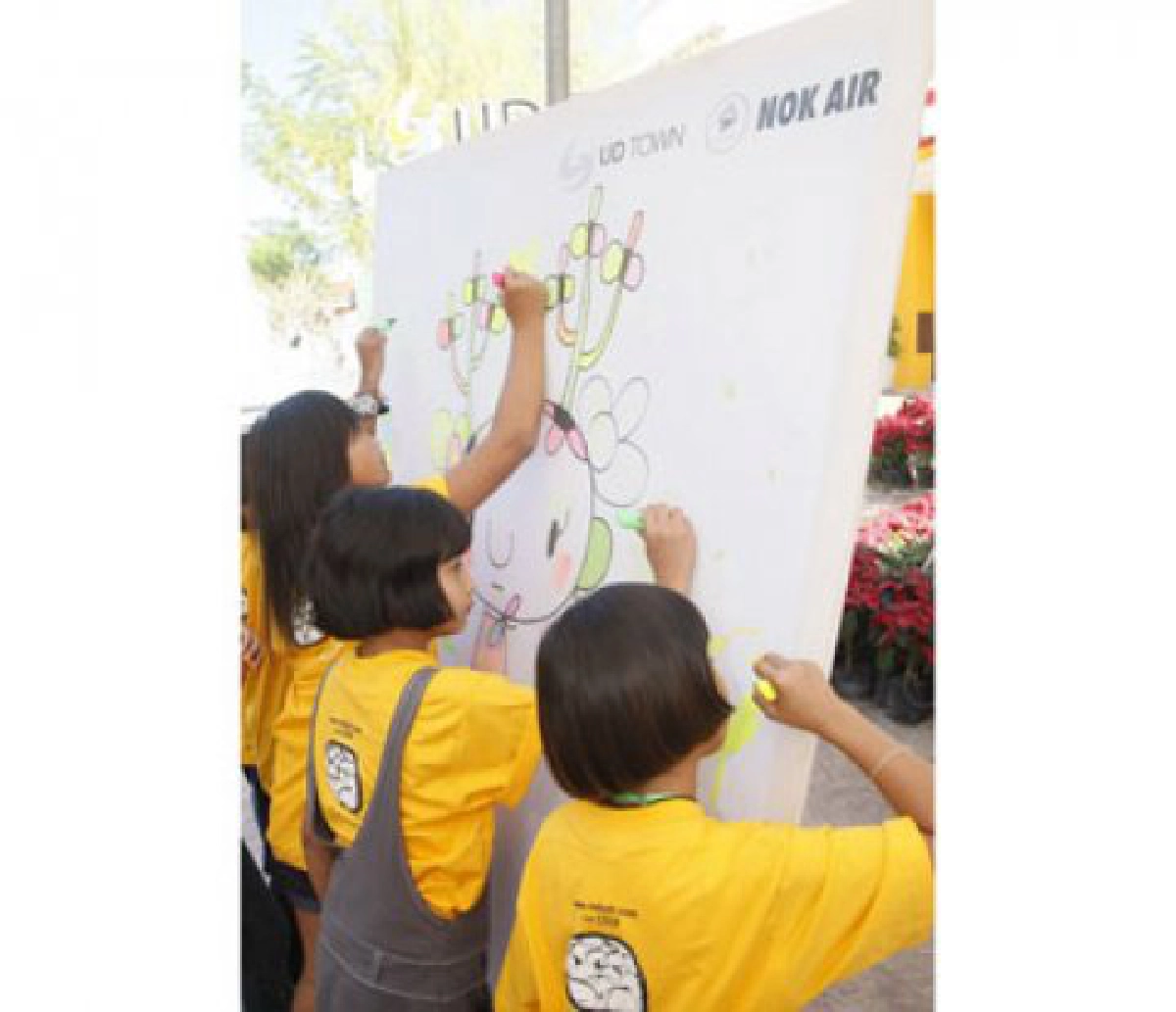 เปิดโลกทัศน์งานศิลปะให้น้องๆ
เปิดโลกทัศน์งานศิลปะให้น้องๆ