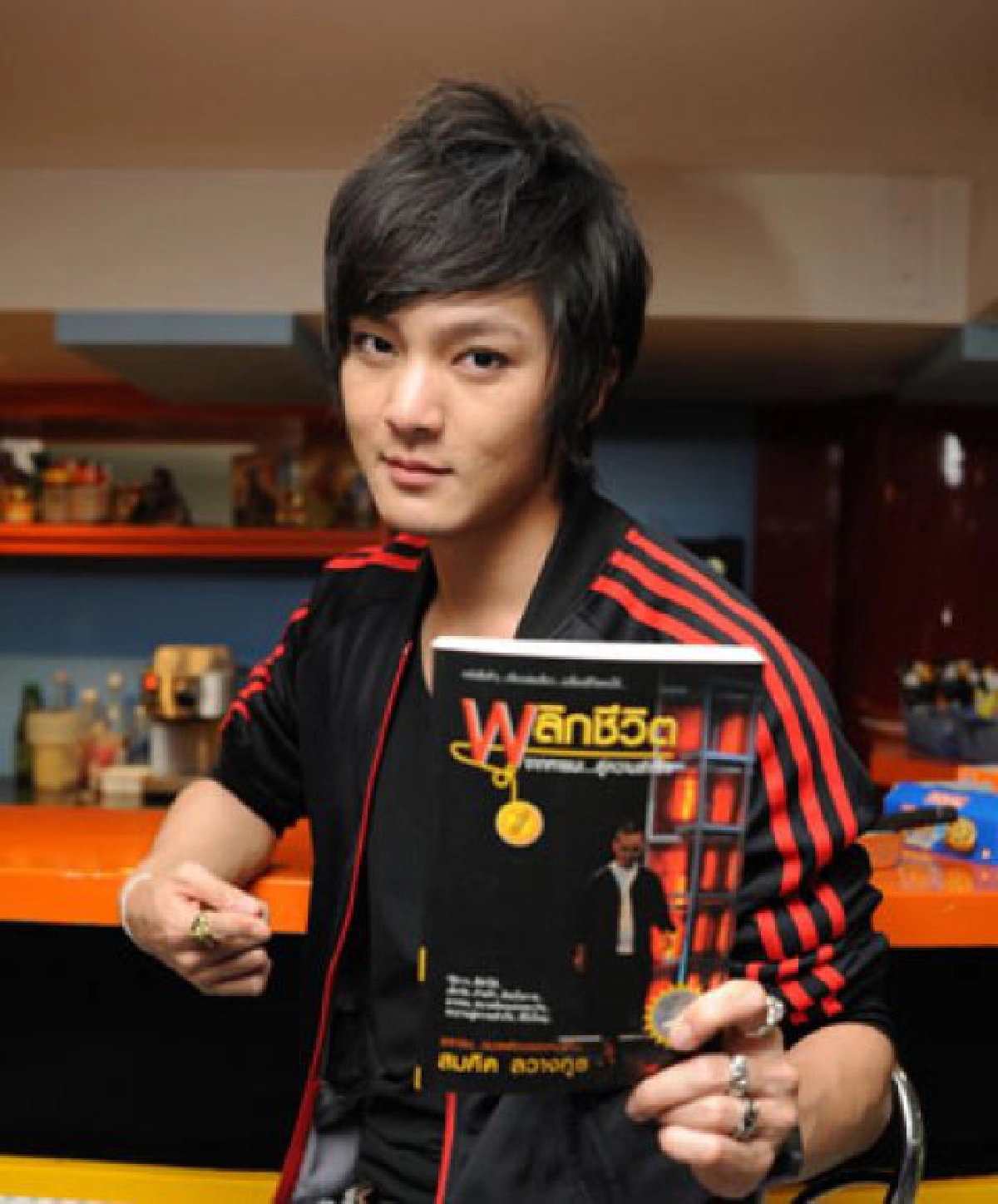 พลิกชีวิตจากหายนะ.... สู่ความสำเร็จหนังสือเล่มโปรดแจ็ค-จารุงพงศ์ กล้วยไม้งาม พลิกชีวิตจากหายนะ.... สู่ความสำเร็จหนังสือเล่มโปรดแจ็ค-จารุงพงศ์ กล้วยไม้งาม