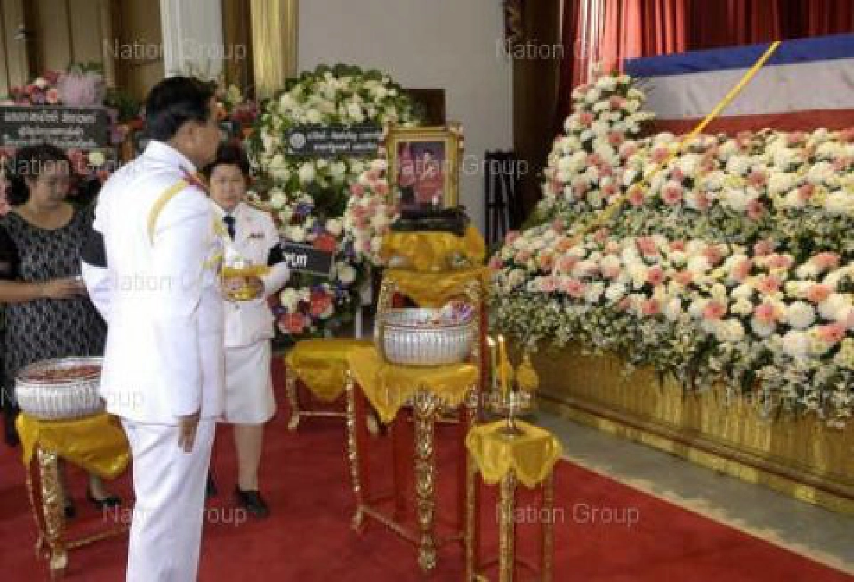 พระราชทานพวงมาลาหลวงร.อ.กฤช พระราชทานพวงมาลาหลวงร.อ.กฤช