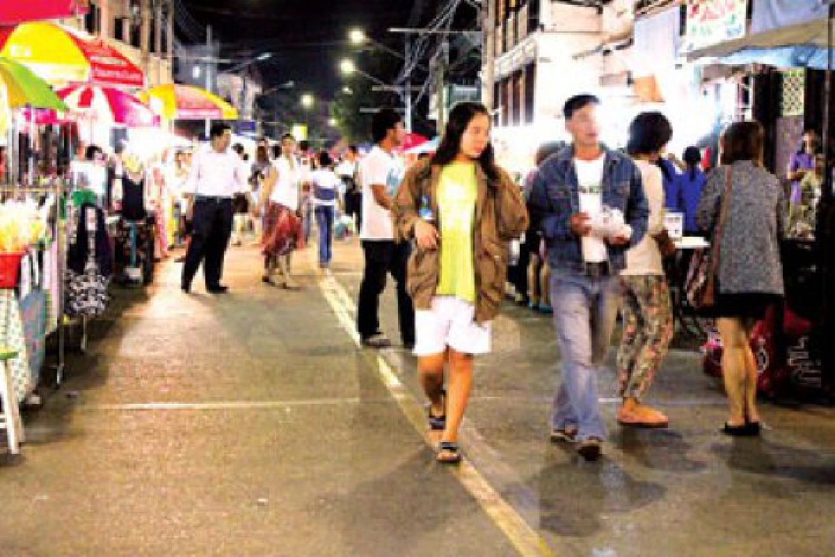 ช็อปถนนคนเดิน.?..ลำปาง ช็อปถนนคนเดิน.?..ลำปาง
