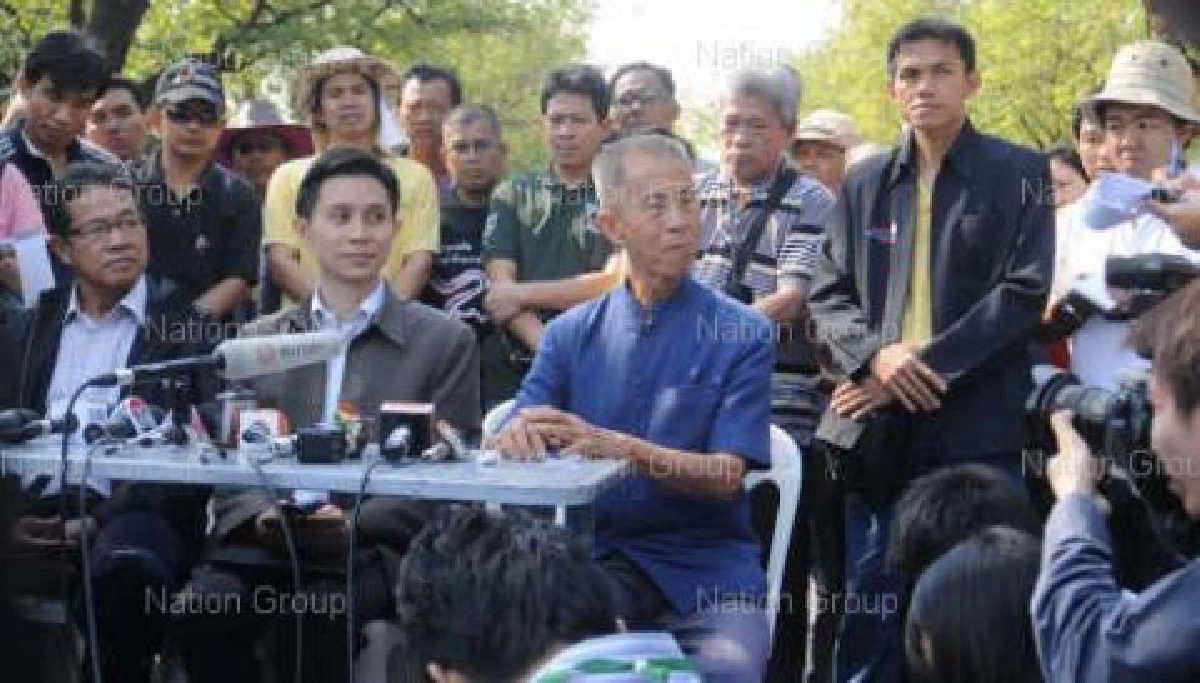 พธม.ฟ้อง"มาร์ค"ละเว้นปฎิบัติหน้าที่ พธม.ฟ้อง"มาร์ค"ละเว้นปฎิบัติหน้าที่