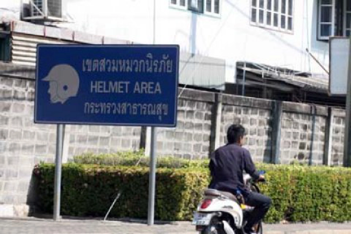เขต "ปลอด" สวมหมวกนิรภัย 100% เขต "ปลอด" สวมหมวกนิรภัย 100%