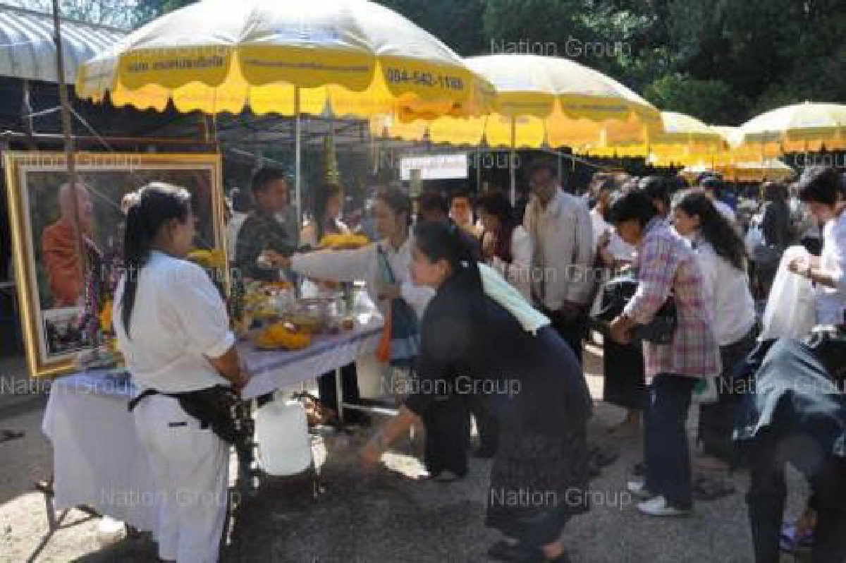 สรพงศ์ ชาตรีกราบขอขมาหลวงตาบัว สรพงศ์ ชาตรีกราบขอขมาหลวงตาบัว