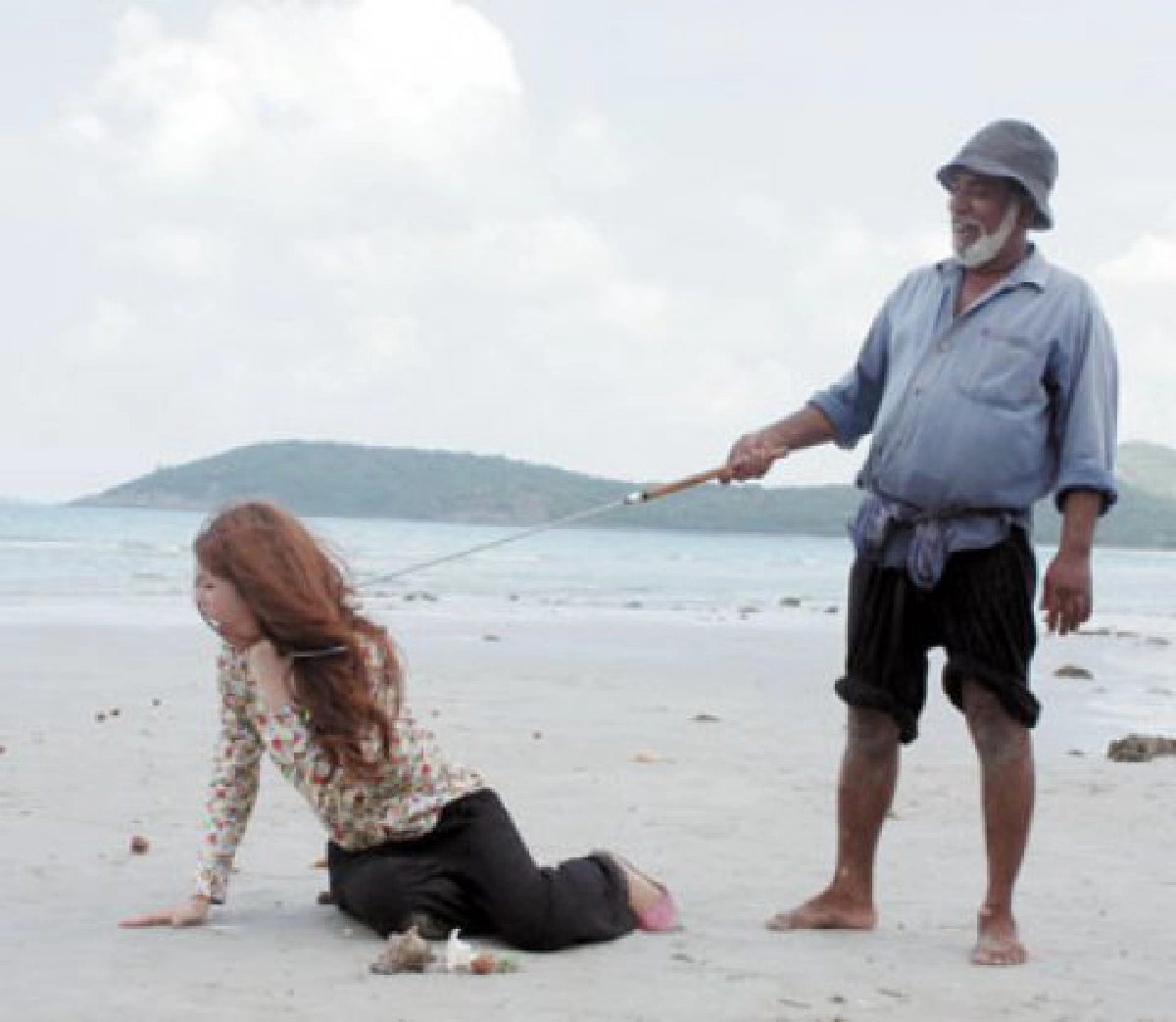 เกรซ เกือบเสียสาว
ถูกลวงข่มขืนริมทะเล

