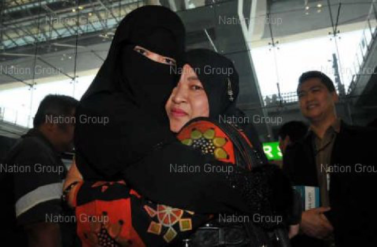 338คนไทยในไคโรถึงสุวรรณภูมิแล้ว 338คนไทยในไคโรถึงสุวรรณภูมิแล้ว