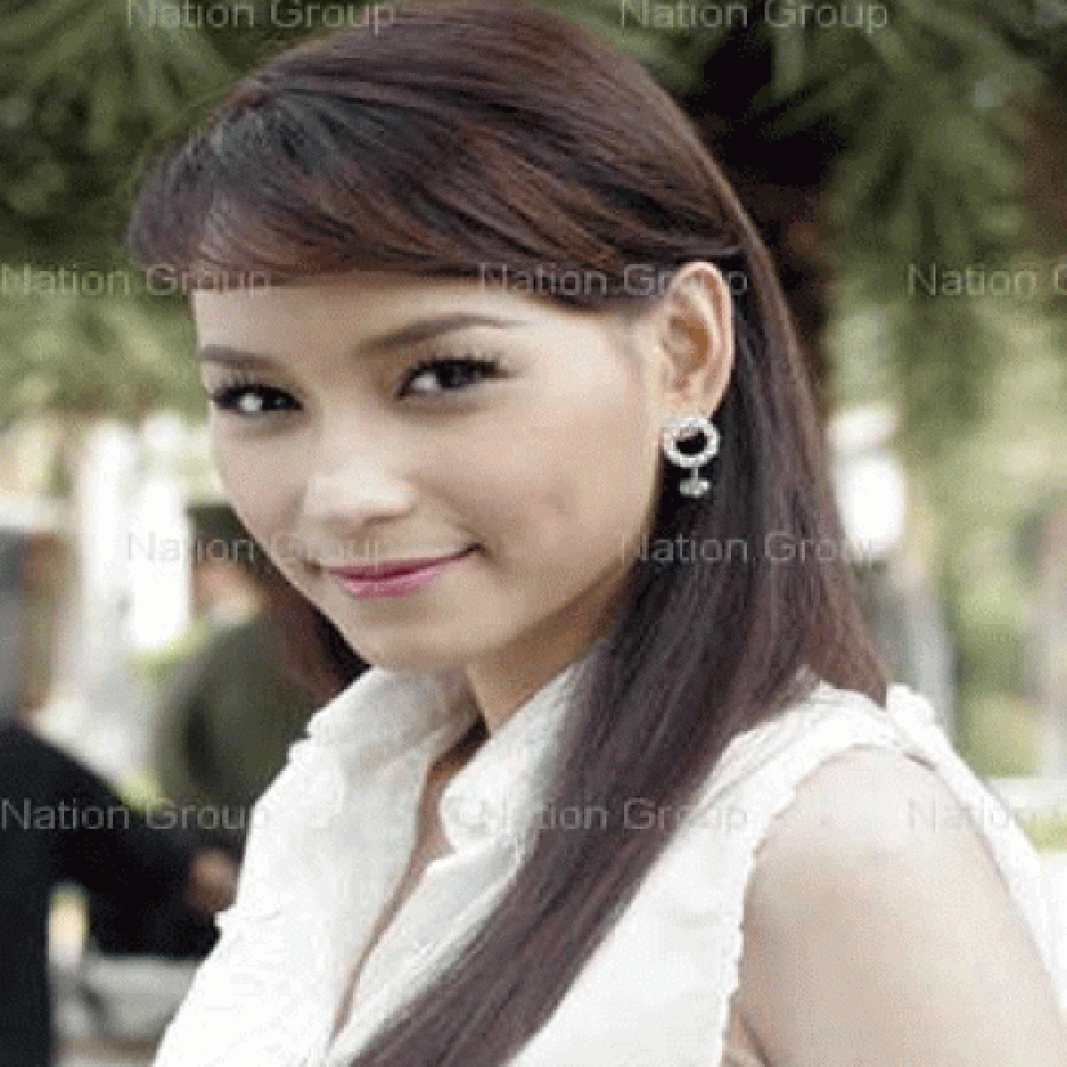 'บี'แจงสัมพันธ์ 'เคลลี่'แค่ห่าง 'บี'แจงสัมพันธ์ 'เคลลี่'แค่ห่าง