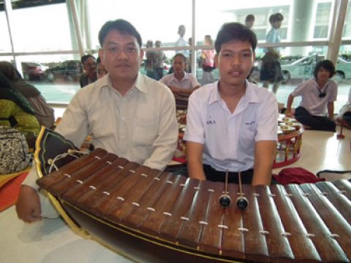 ศิลป์แห่งแผ่นดิน - ดนตรีไทยมัธยม ศิลป์แห่งแผ่นดิน - ดนตรีไทยมัธยม