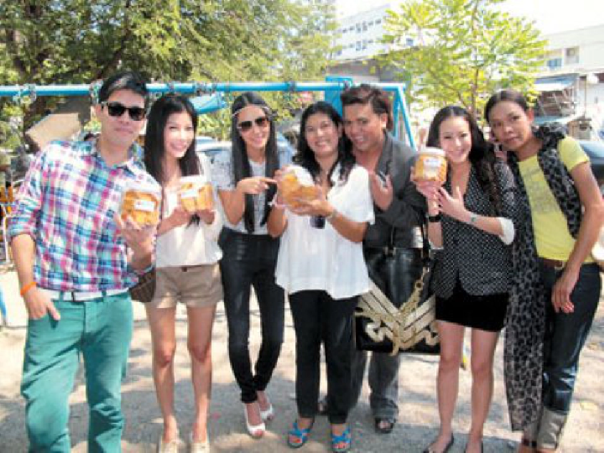 เสิร์ฟข่าว...เม้าท์แตก (อังคารที่ 8 กุมภาพันธ์ 2554)
เสิร์ฟข่าว...เม้าท์แตก (อังคารที่ 8 กุมภาพันธ์ 2554)