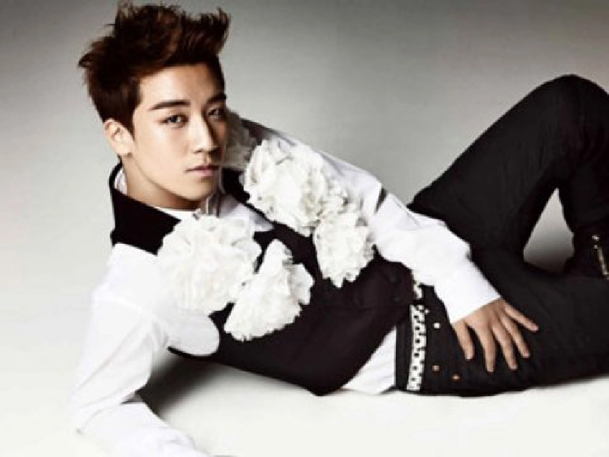 ได้เวลาโซโล่เดี่ยวของ ซึงรี
น้องเล็กแห่งวง"บิ๊กแบง"
ได้เวลาโซโล่เดี่ยวของ ซึงรี
น้องเล็กแห่งวง"บิ๊กแบง"