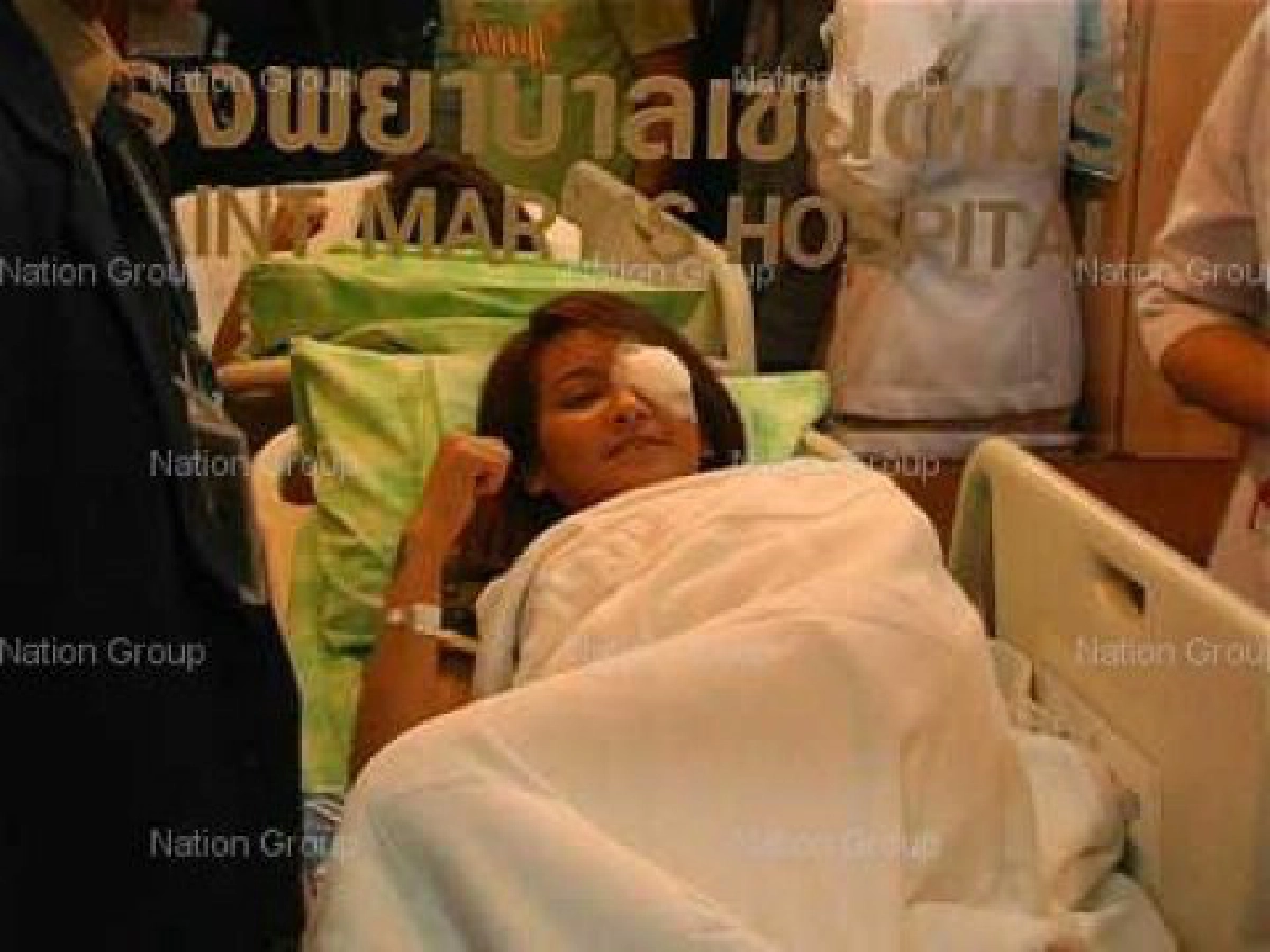 รถตู้แมงปอ ชลธิชาซิ่งชนเก๋งตาย2 รถตู้แมงปอ ชลธิชาซิ่งชนเก๋งตาย2
