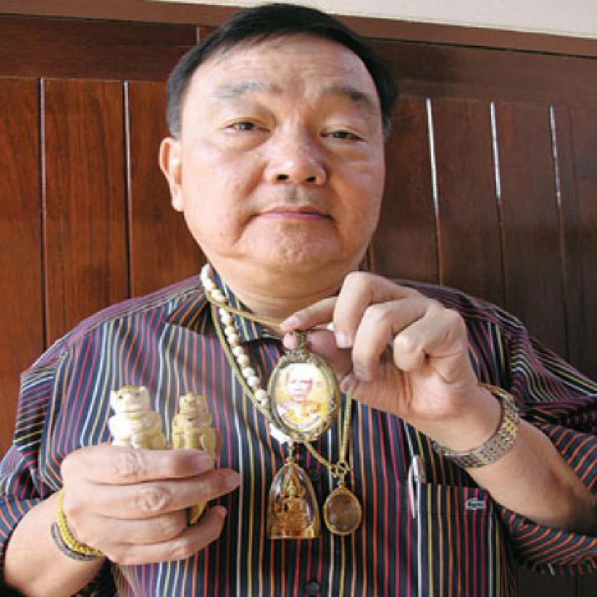 นายเสรี ธนาธรณ์พระเครื่องและเครื่องรางมี..."พลังลึกลับ"