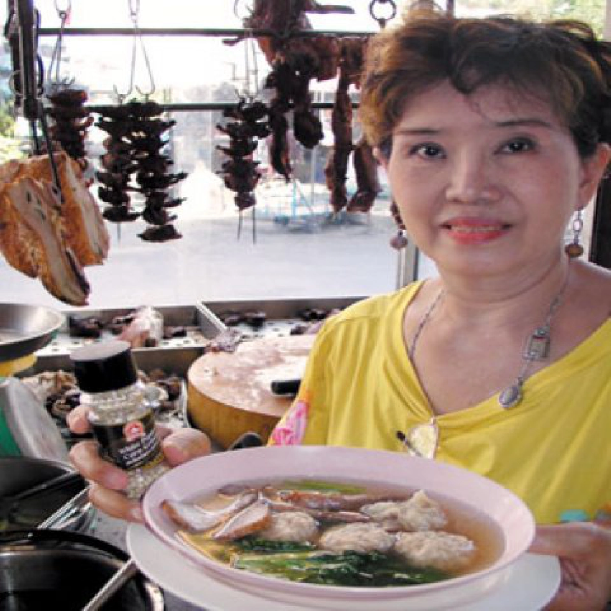 เกี๊ยวกุ้งยักษ์หมูแดง เกี๊ยวกุ้งยักษ์หมูแดง