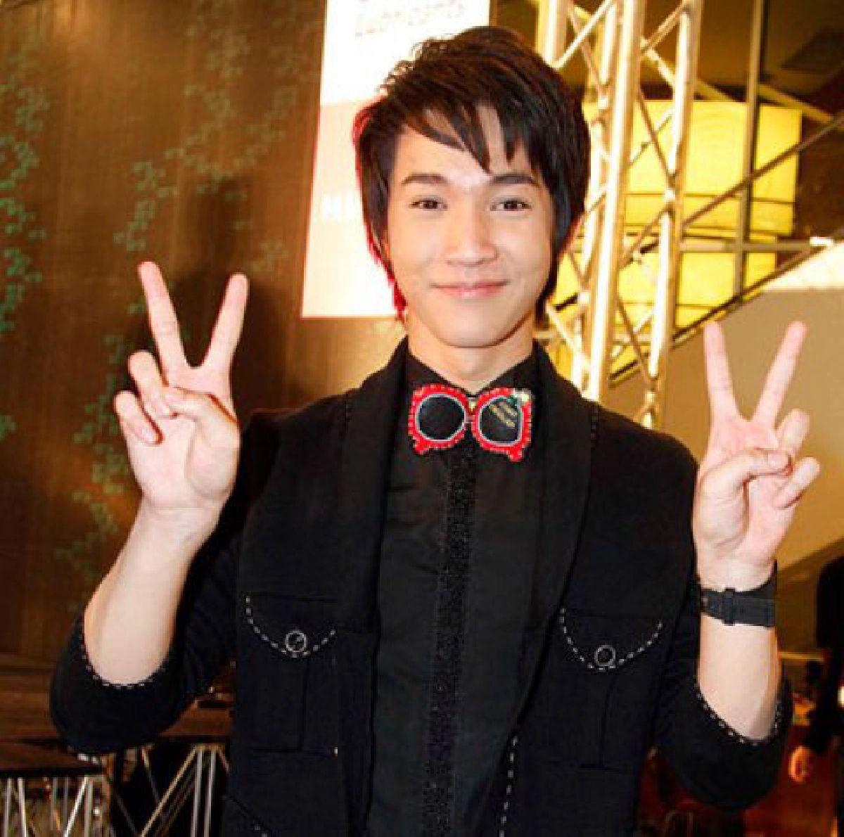 เม้าท์นอกจอ (อังคารที่ 22 กุมภาพันธ์ 2554)
เม้าท์นอกจอ (อังคารที่ 22 กุมภาพันธ์ 2554)