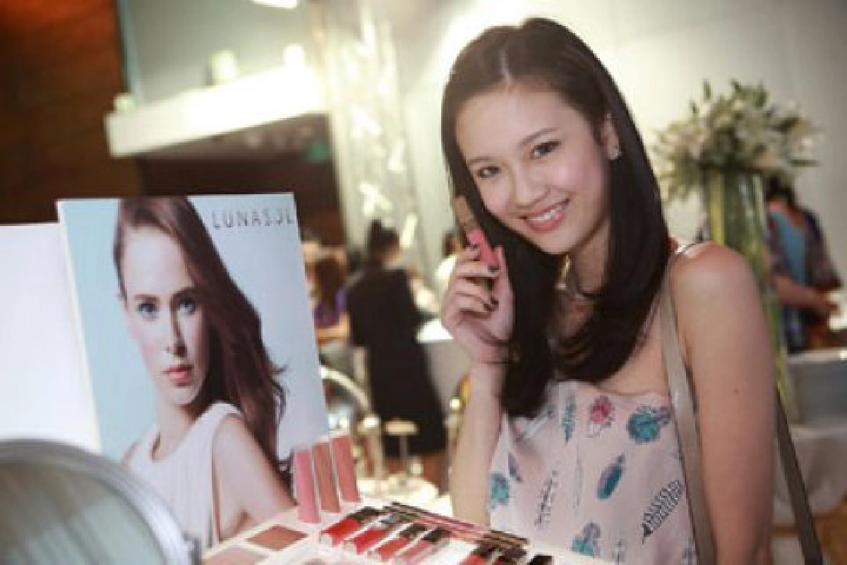 สวยด้วยสีสัน 

