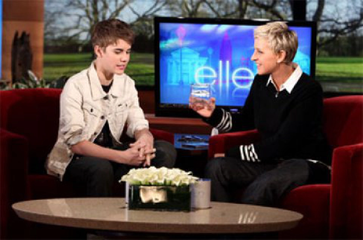  แฟนแห่ประมูลเส้นผม จัสติน บีเบอร์ กว่าสองแสนบาท

