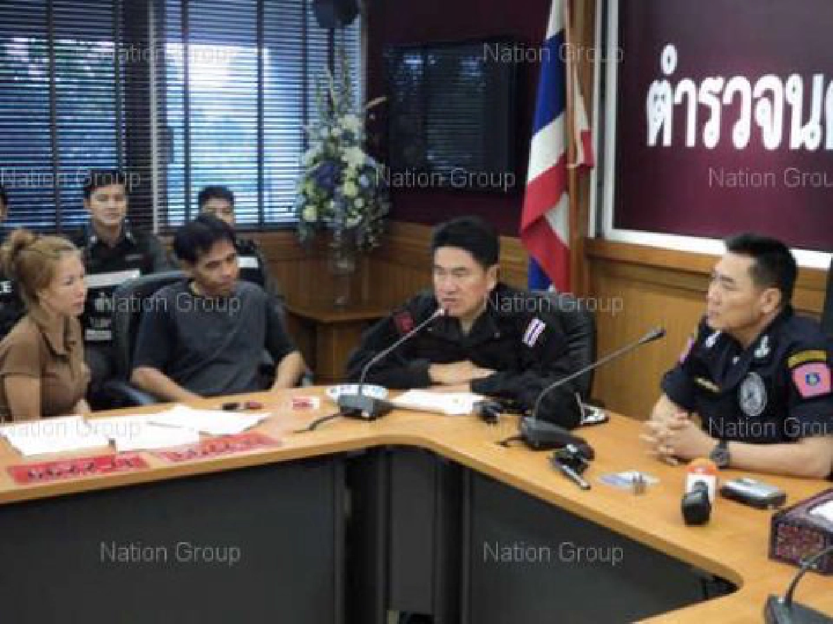 รวบสาวใหญ่พกปืนเข้าพื้นทื่ชุมนุมพธม. รวบสาวใหญ่พกปืนเข้าพื้นทื่ชุมนุมพธม.