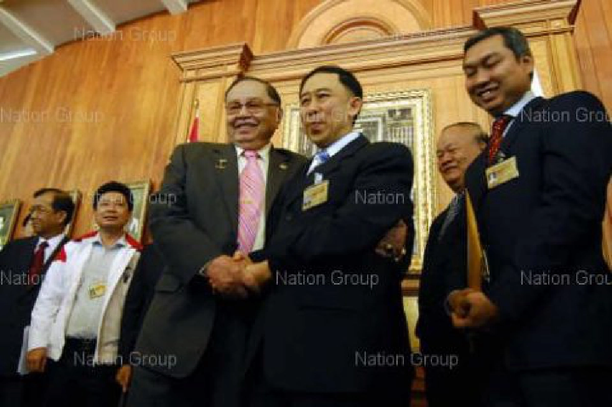 'มิ่งขวัญ'นำทีมยื่นซักฟอกนายกฯ-9รมต. 