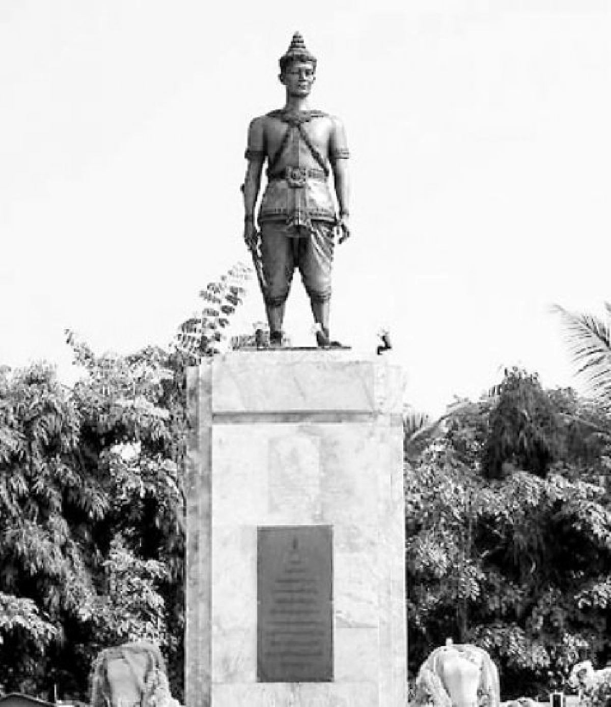 พ่อขุนงำเมือง จ.พะเยา
เพื่อนร่วมรุ่น กับพระร่วง กรุงสุโขทัย

