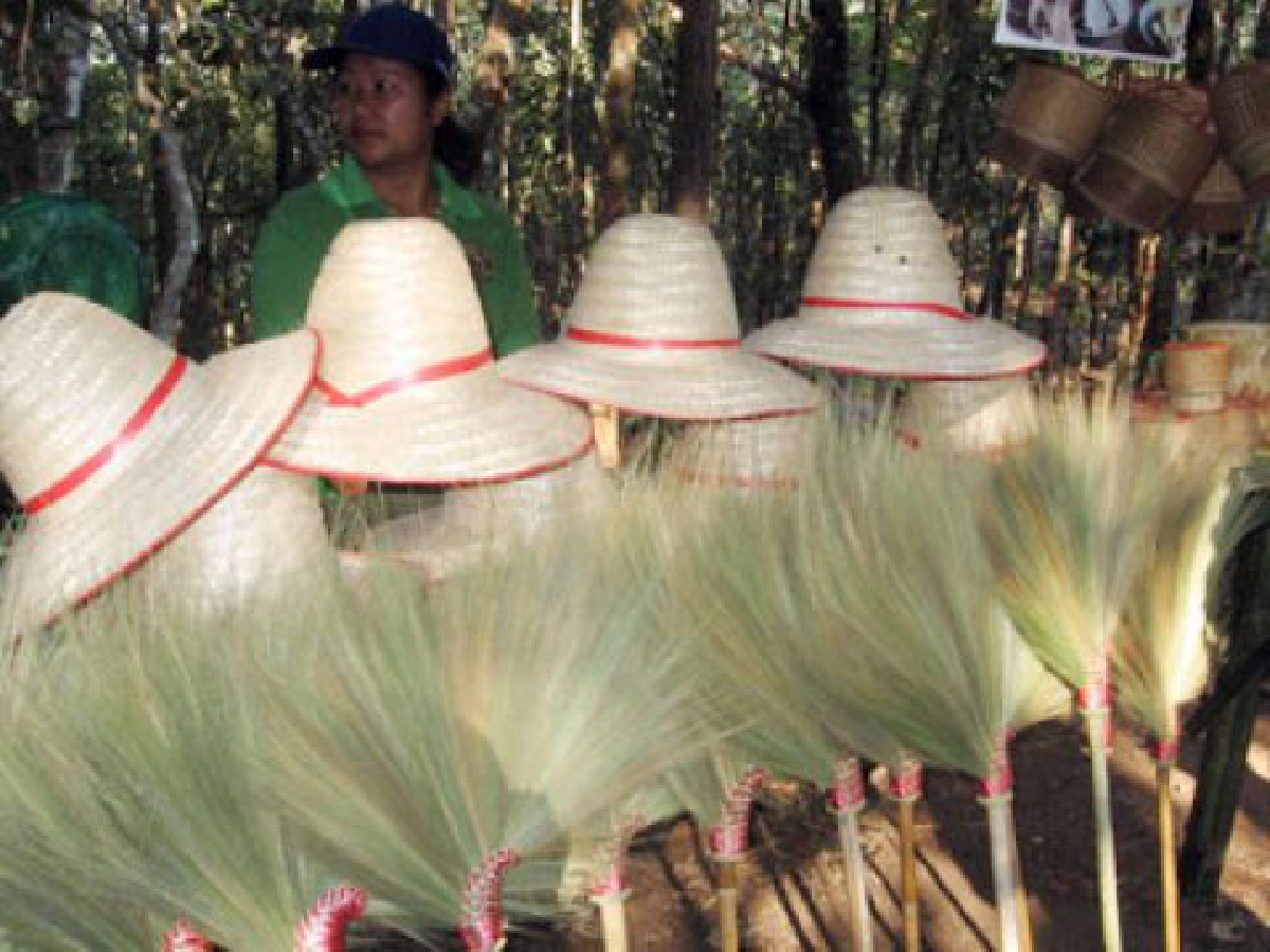 ผลิตภัณฑ์ฝีมือชาวบ้าน"หัวดอย"
อานิงสงส์การอนุรักษ์ป่าดอยปุย
ผลิตภัณฑ์ฝีมือชาวบ้าน"หัวดอย"
อานิงสงส์การอนุรักษ์ป่าดอยปุย