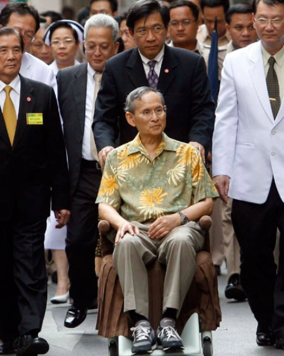 ในหลวงทอดพระเนตรแม่น้ำเจ้าพระยา ในหลวงทอดพระเนตรแม่น้ำเจ้าพระยา